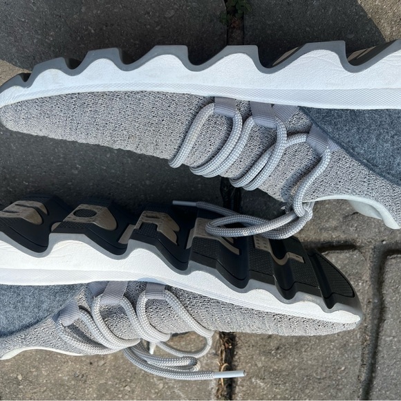 Sorel kinetic lace sneakers gently used - Picture 4 of 6